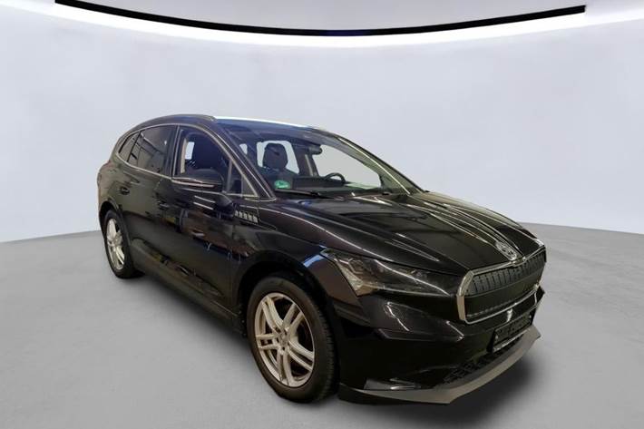 Sort Skoda Enyaq fra 2022 set udefra