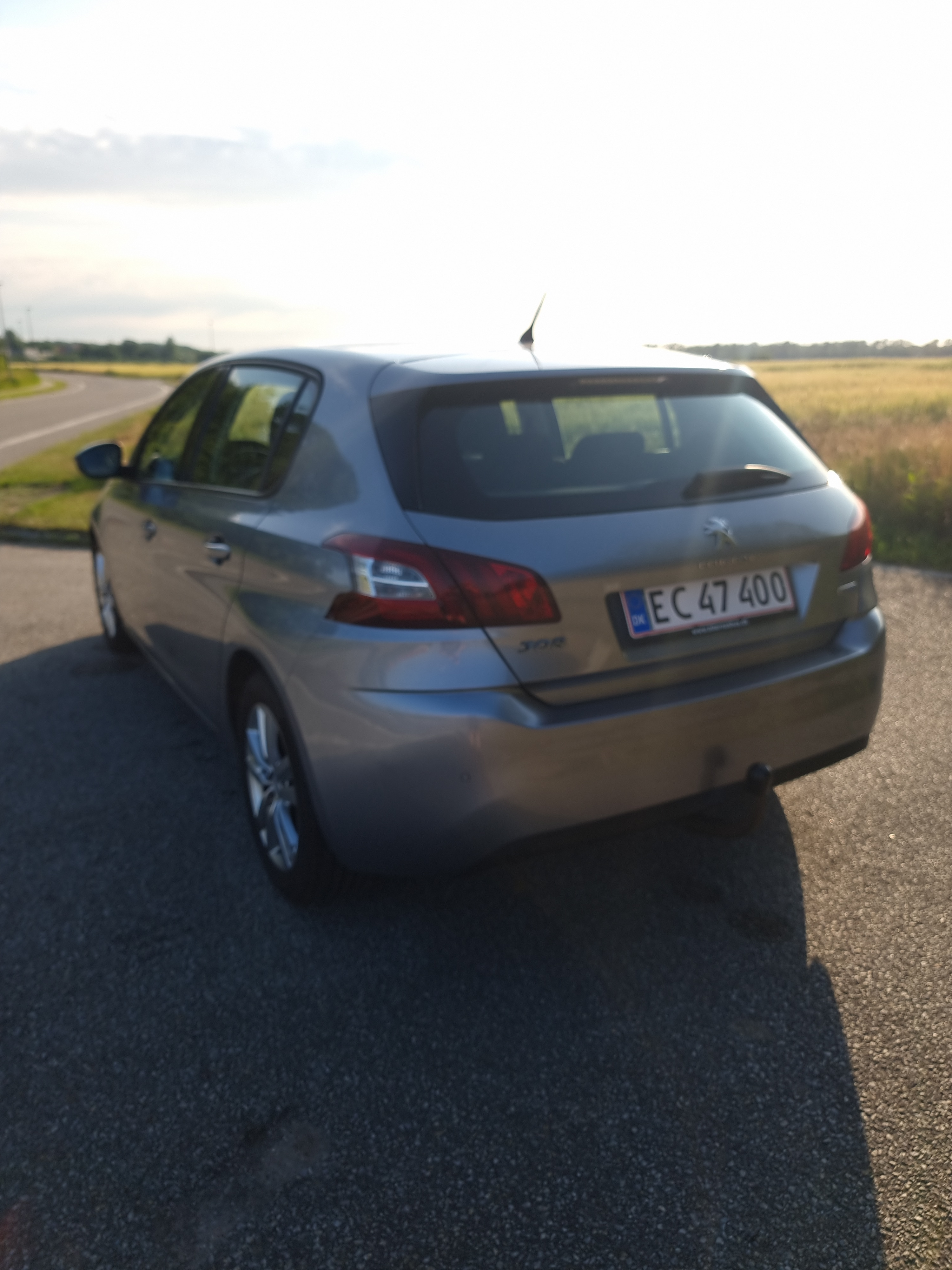 Grå Peugeot 308 fra 2015