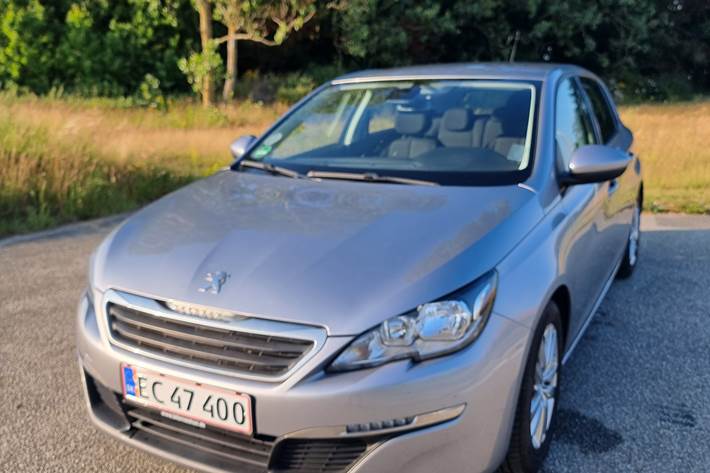 Grå Peugeot 308 fra 2015