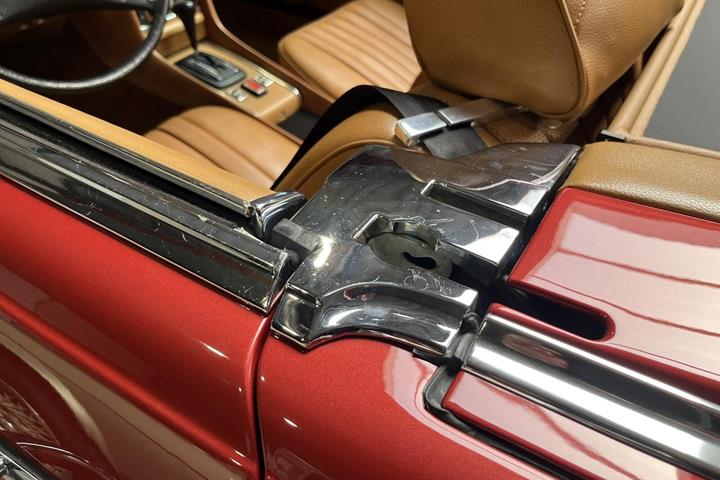 undefined Mercedes 450SL fra 1972 set indefra