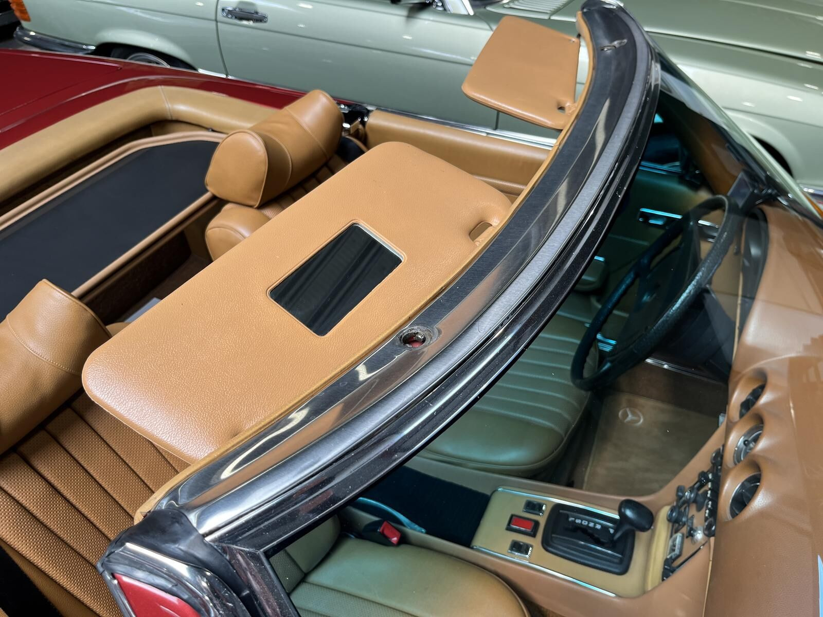 undefined Mercedes 450SL fra 1972 set indefra