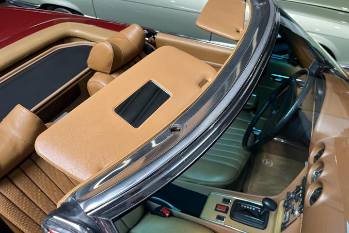 undefined Mercedes 450SL fra 1972 set indefra
