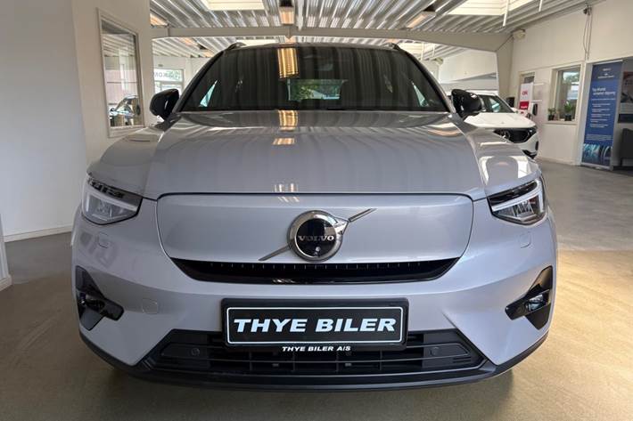 Sølv Volvo XC40 fra 2024