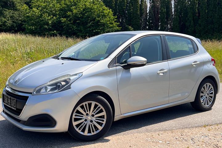 Sølv Peugeot 208 fra 2015