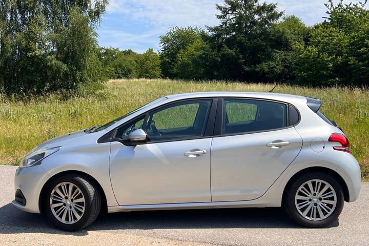 Sølv Peugeot 208 fra 2015