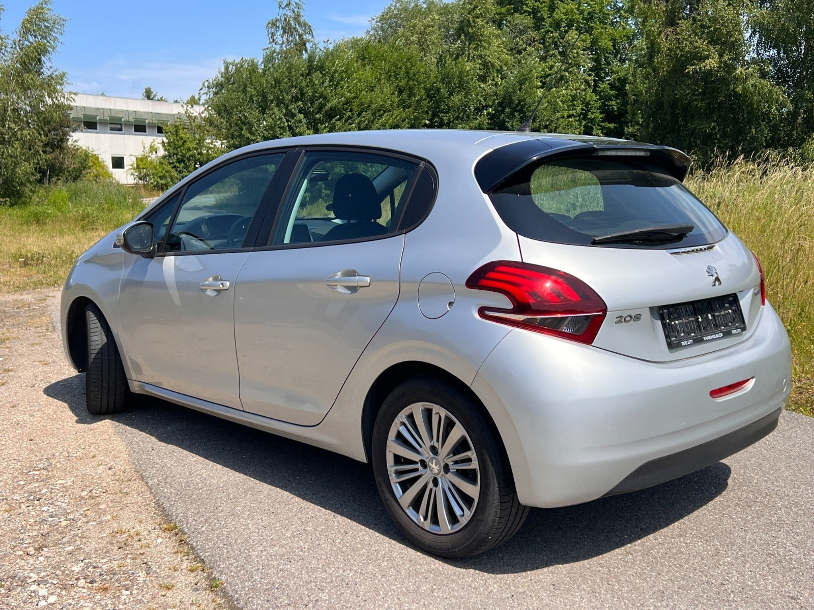 Sølv Peugeot 208 fra 2015