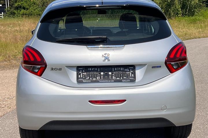 Sølv Peugeot 208 fra 2015