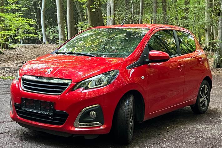 Rød Peugeot 108 fra 2020