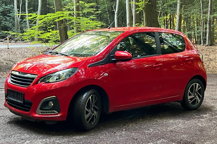Rød Peugeot 108 fra 2020