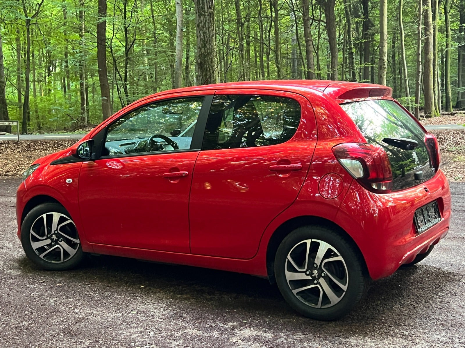 Rød Peugeot 108 fra 2020