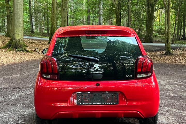 Rød Peugeot 108 fra 2020