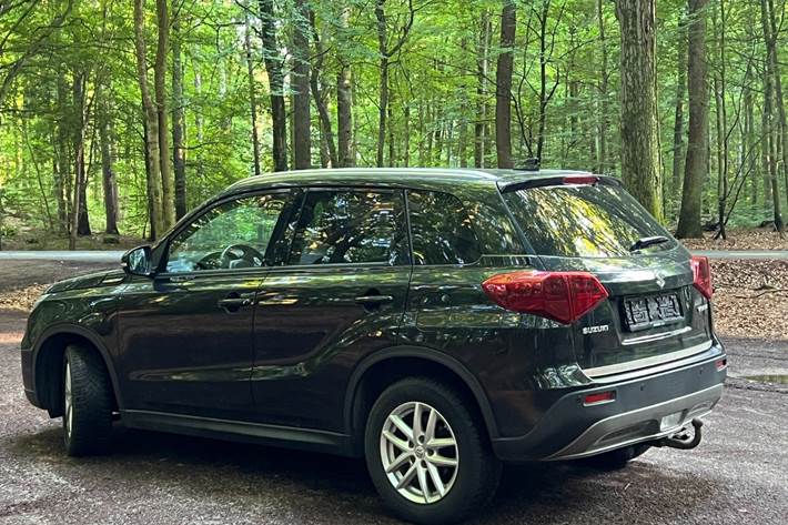 Sort Suzuki Vitara fra 2018