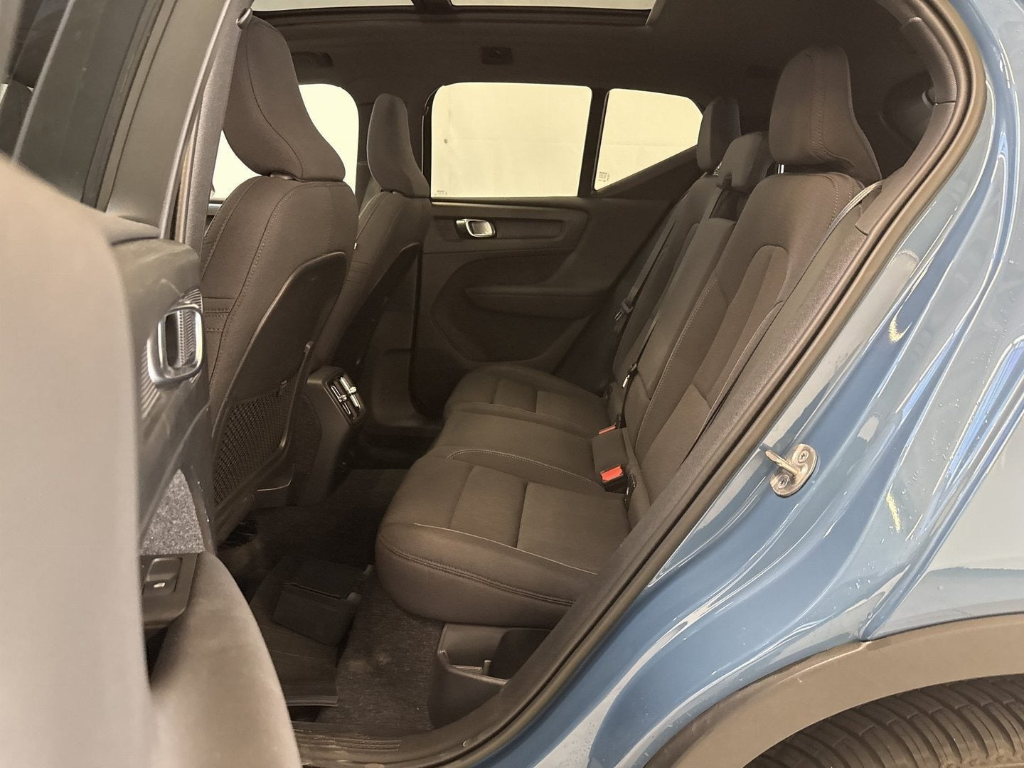 Blå Volvo XC40 fra 2023