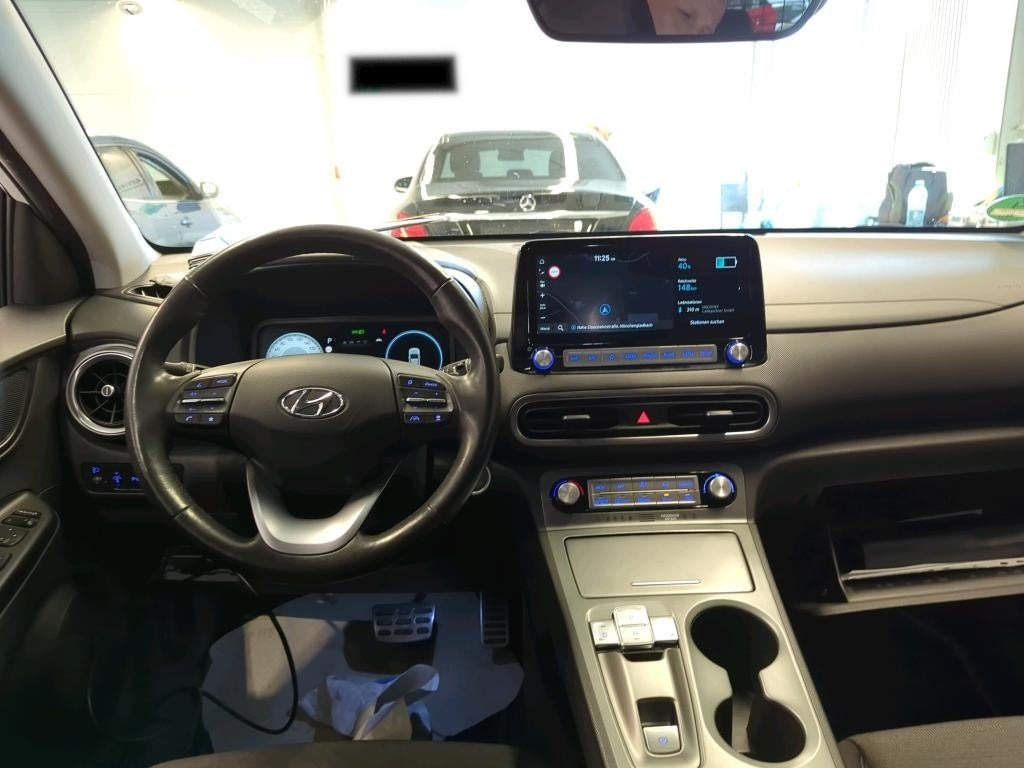 Hvid Hyundai Kona fra 2023