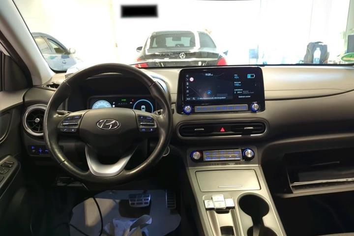 Hvid Hyundai Kona fra 2023