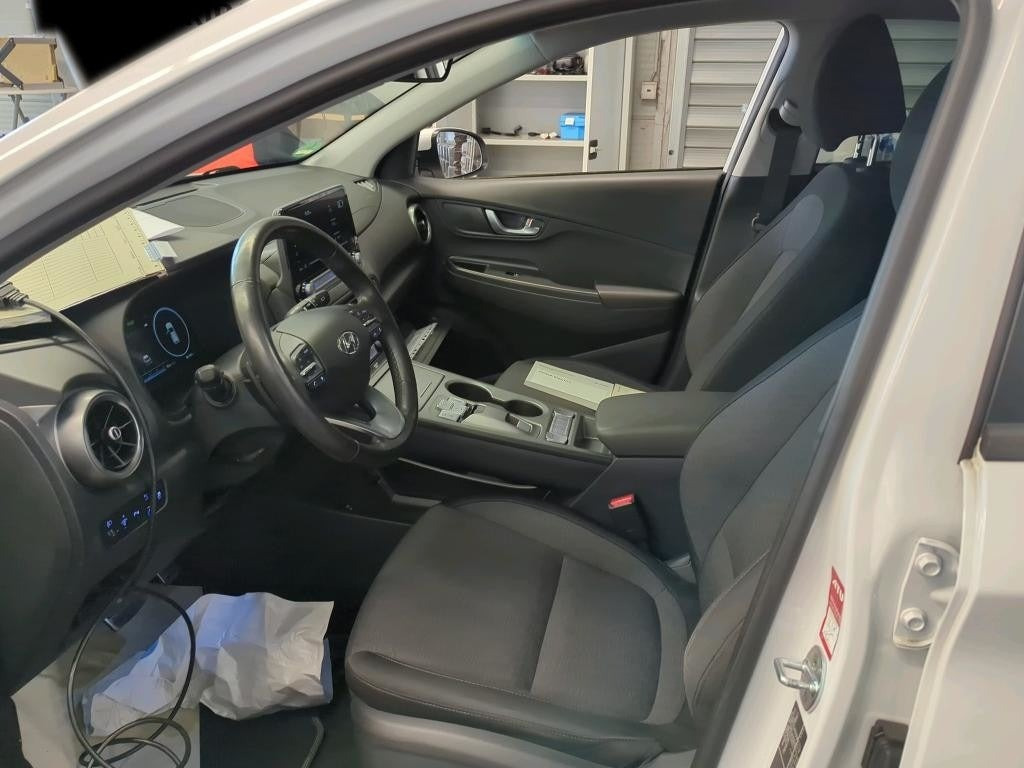 Hvid Hyundai Kona fra 2023