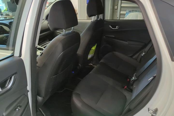Hvid Hyundai Kona fra 2023