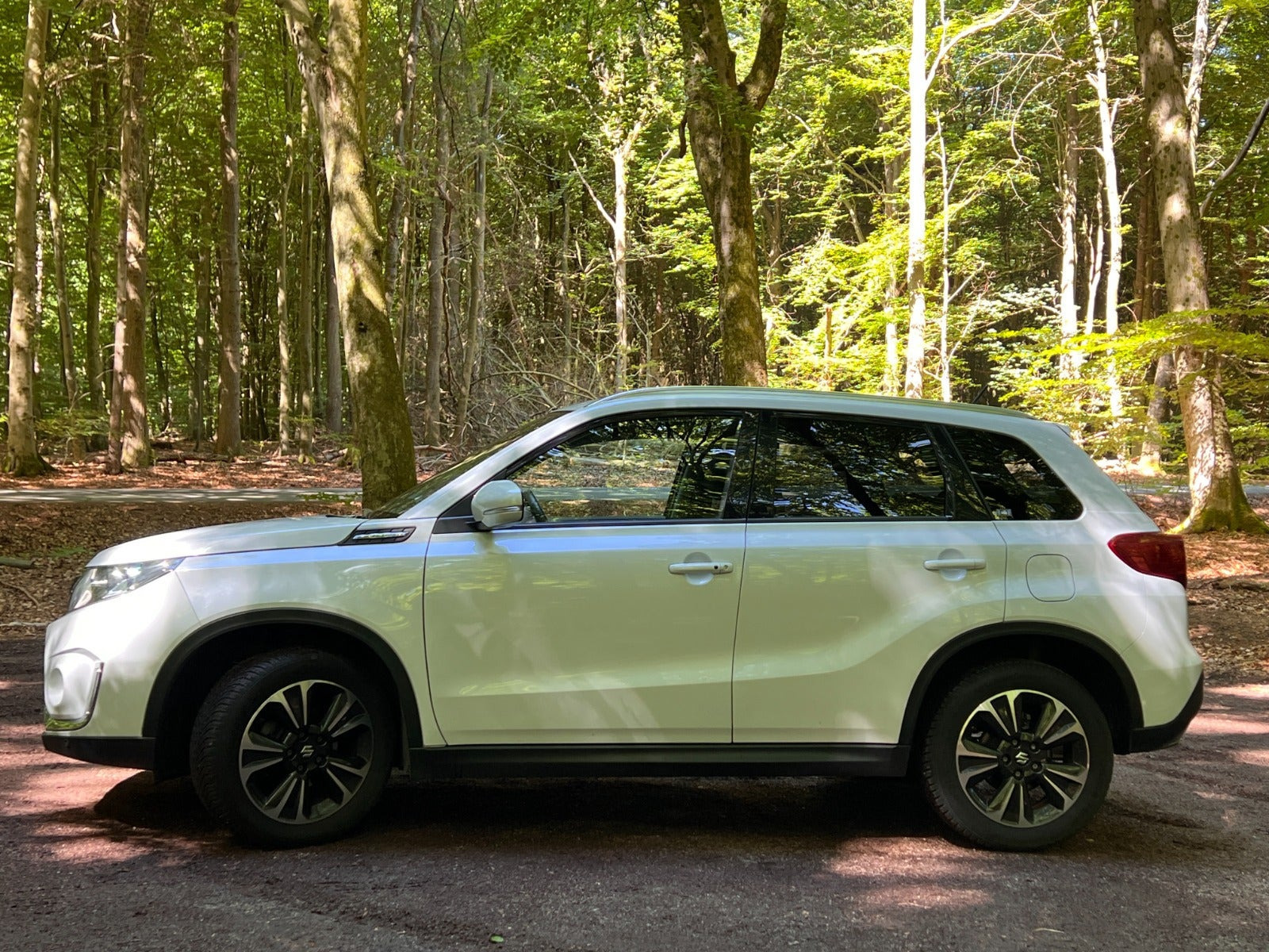 Hvid Suzuki Vitara fra 2020