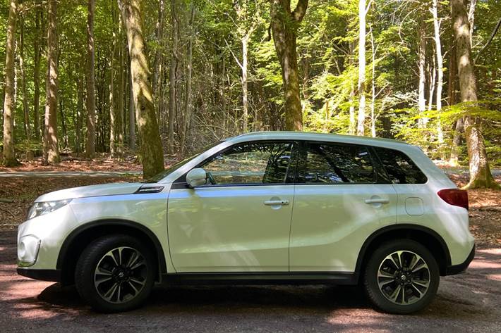 Hvid Suzuki Vitara fra 2020