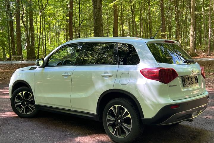 Hvid Suzuki Vitara fra 2020