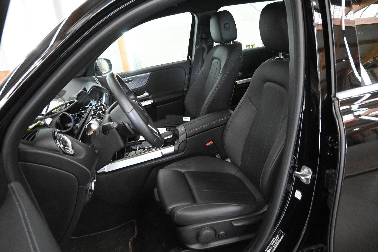 Sort Mercedes EQB250 fra 2023