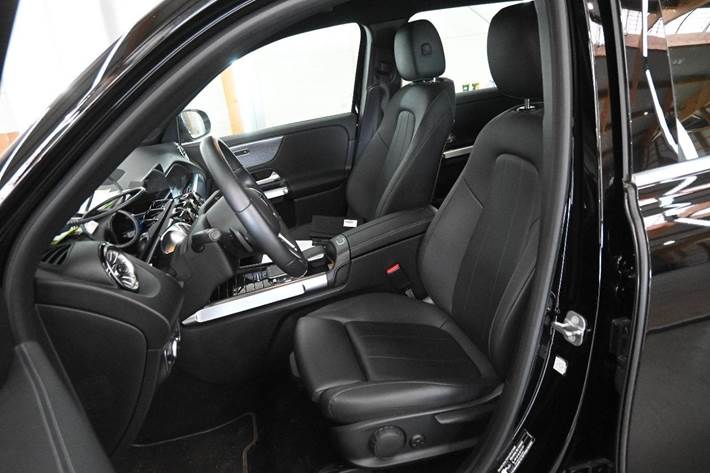 Sort Mercedes EQB250 fra 2023