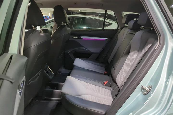 Sølv Skoda Enyaq fra 2024