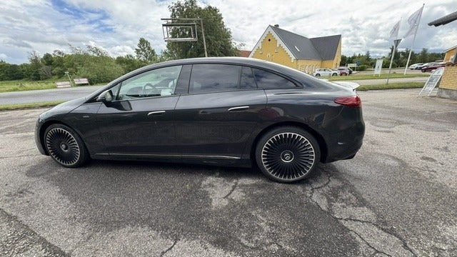 Grå Mercedes EQE43 fra 2022