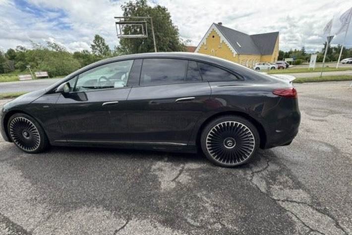 Grå Mercedes EQE43 fra 2022
