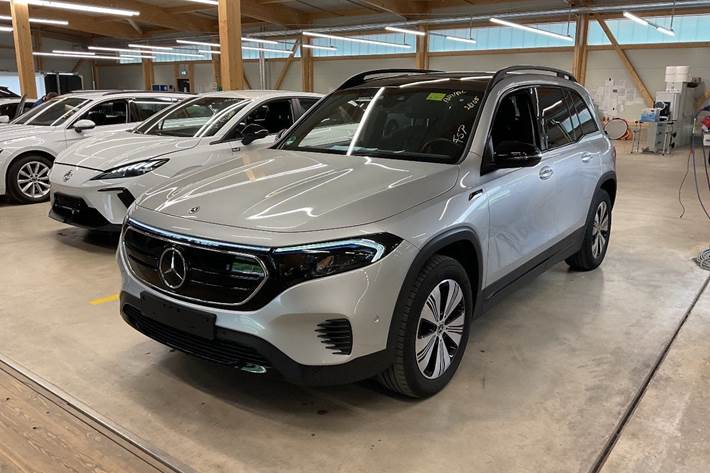 Sølv Mercedes EQB250 fra 2023