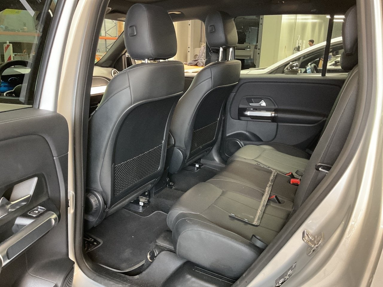 Sølv Mercedes EQB250 fra 2023