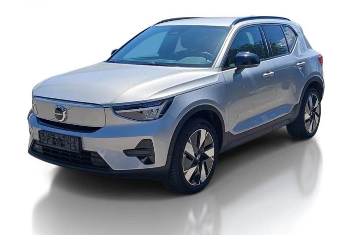 Sølv Volvo XC40 fra 2024