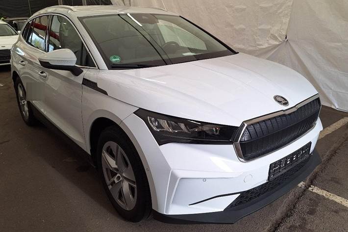 Hvid Skoda Enyaq fra 2022 set udefra