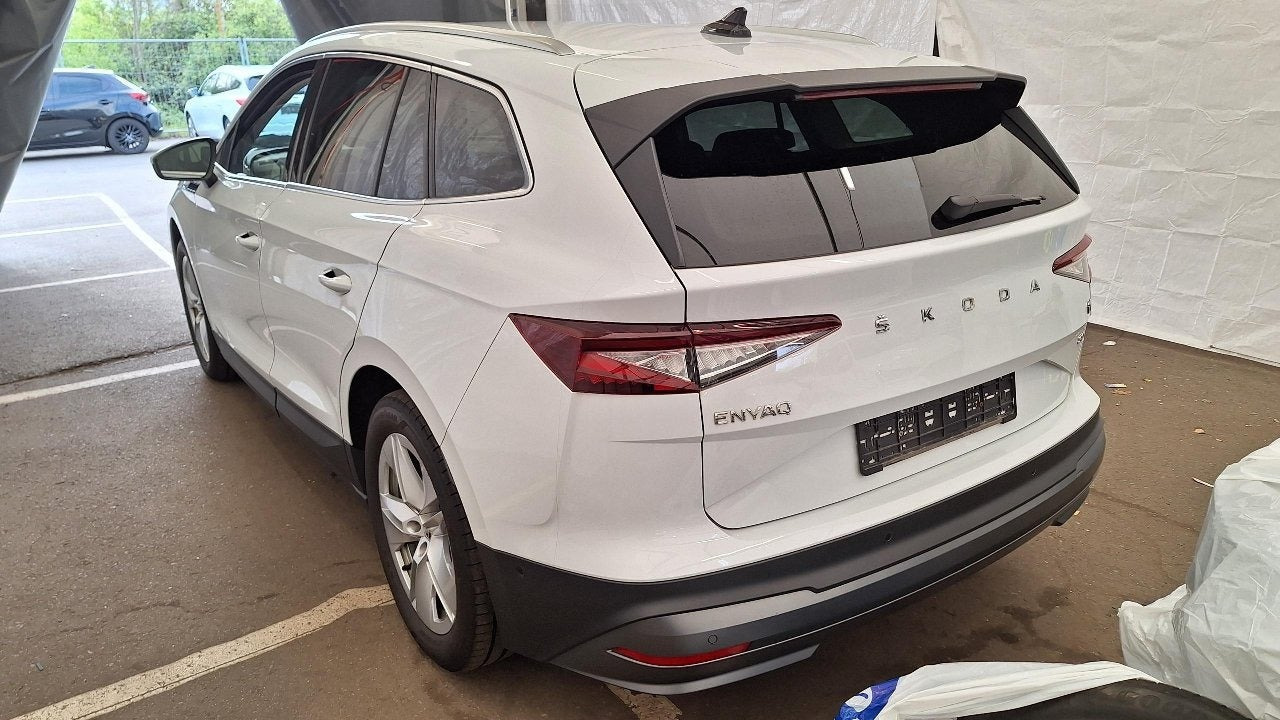 Hvid Skoda Enyaq fra 2022