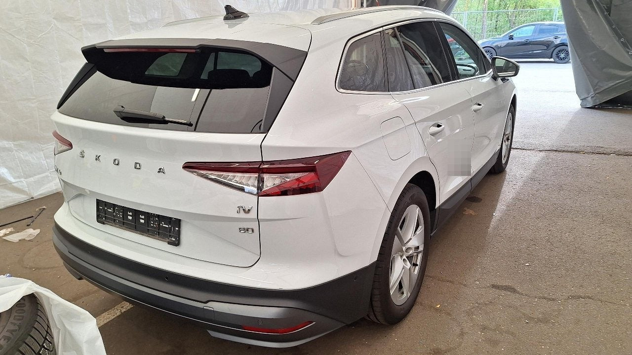 Hvid Skoda Enyaq fra 2022