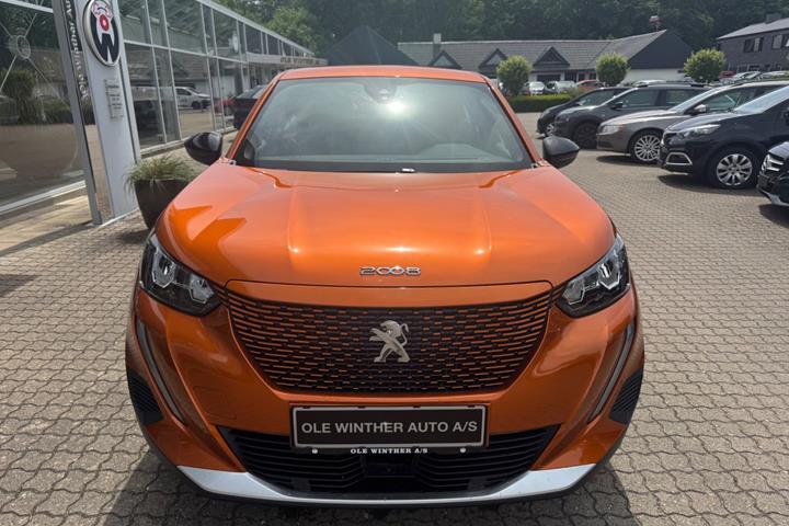 Orange Peugeot e-2008 fra 2023