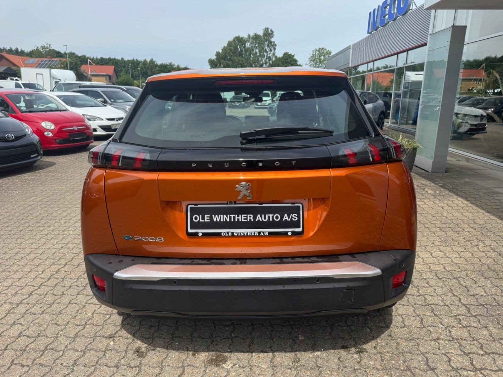 Orange Peugeot e-2008 fra 2023