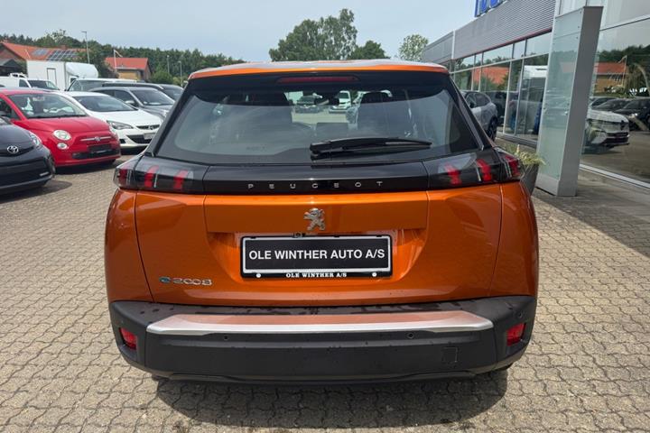 Orange Peugeot e-2008 fra 2023