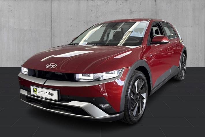 Rød Hyundai Ioniq 5 fra 2024 set udefra