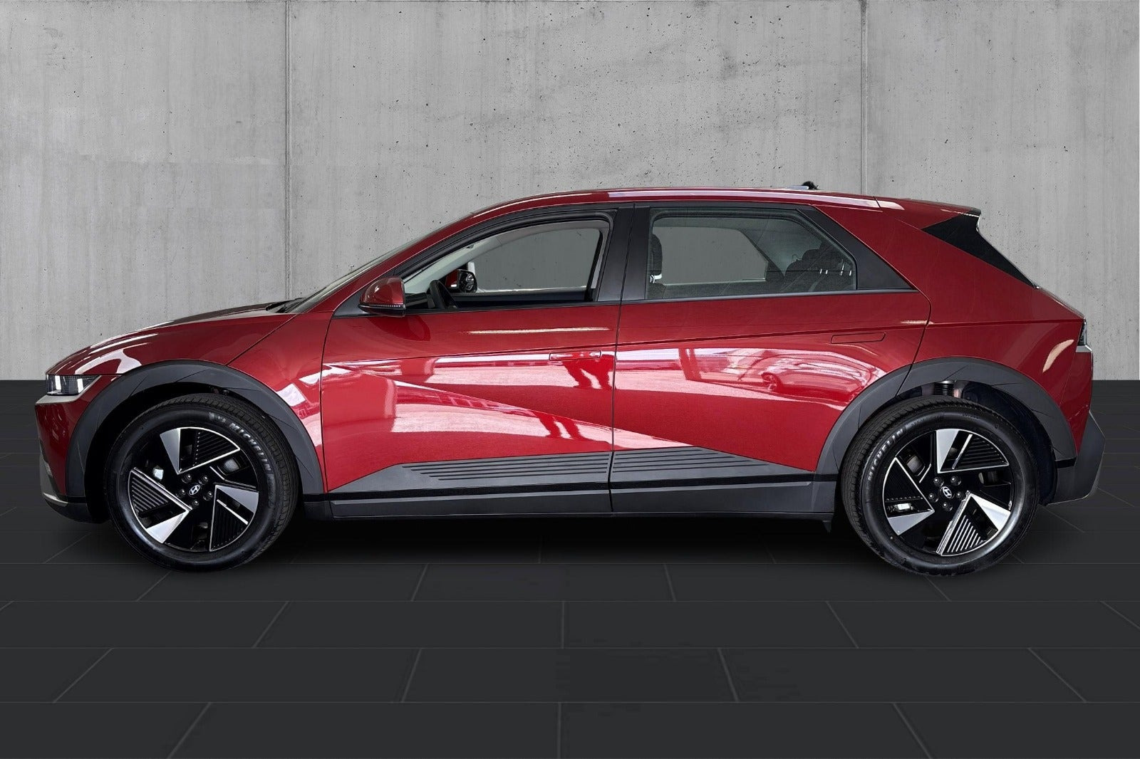 Rød Hyundai Ioniq 5 fra 2024
