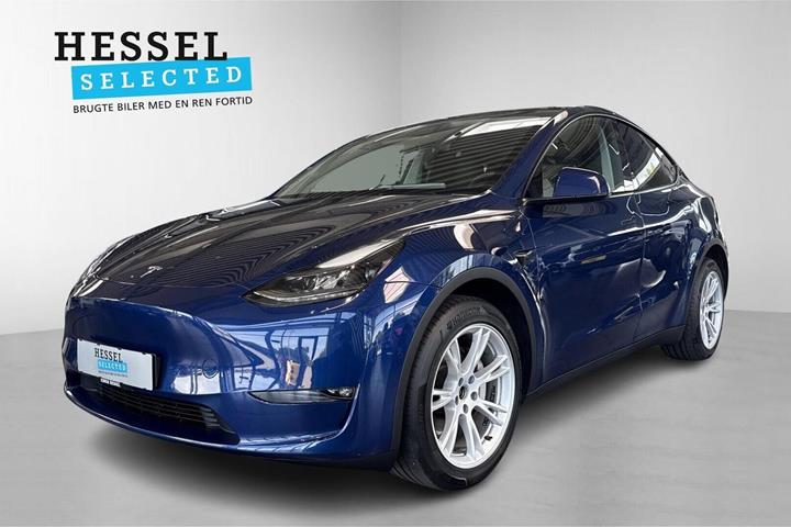 Blå Tesla Model Y fra 2021 set udefra