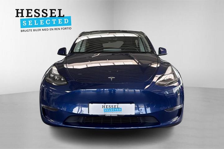 Blå Tesla Model Y fra 2021