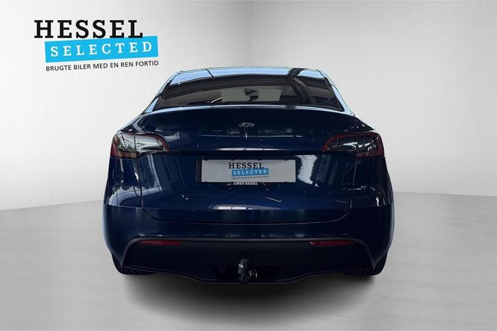 Blå Tesla Model Y fra 2021