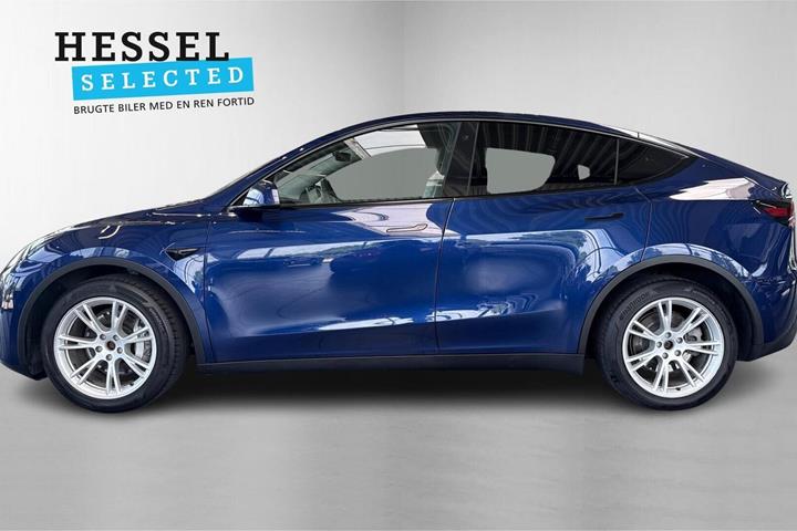 Blå Tesla Model Y fra 2021