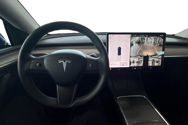 Blå Tesla Model Y fra 2021