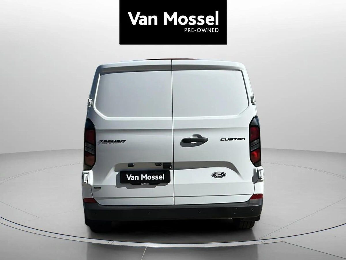 Hvid Ford Transit Custom fra 2025