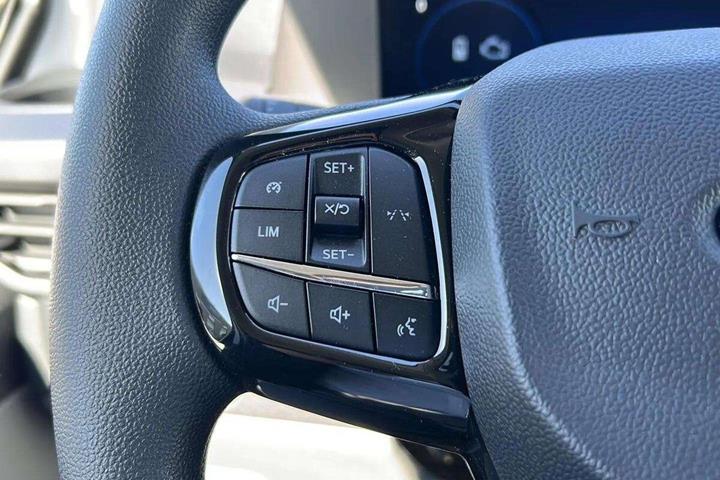 Hvid Ford Transit Custom fra 2025