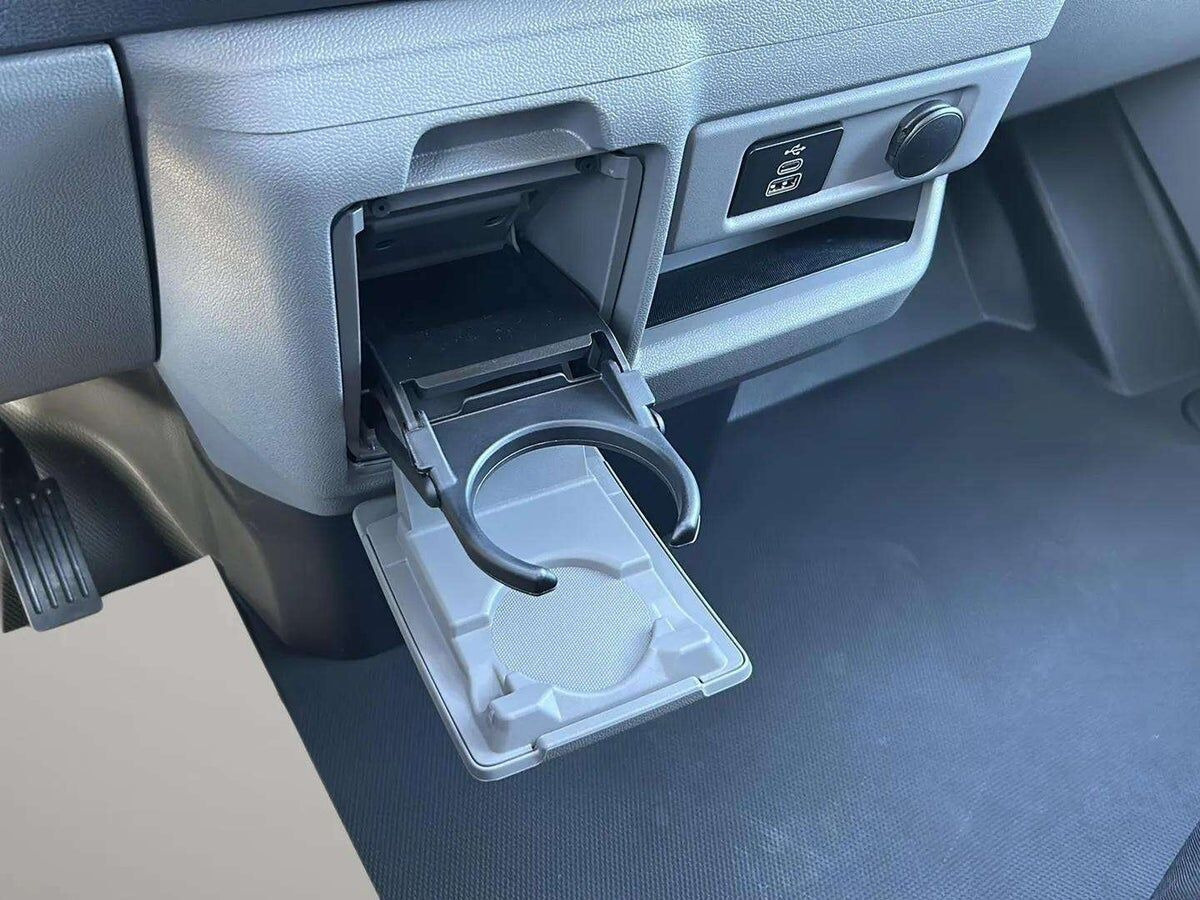 Hvid Ford Transit Custom fra 2025
