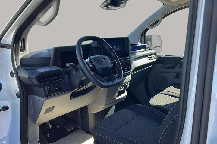 Hvid Ford Transit Custom fra 2025
