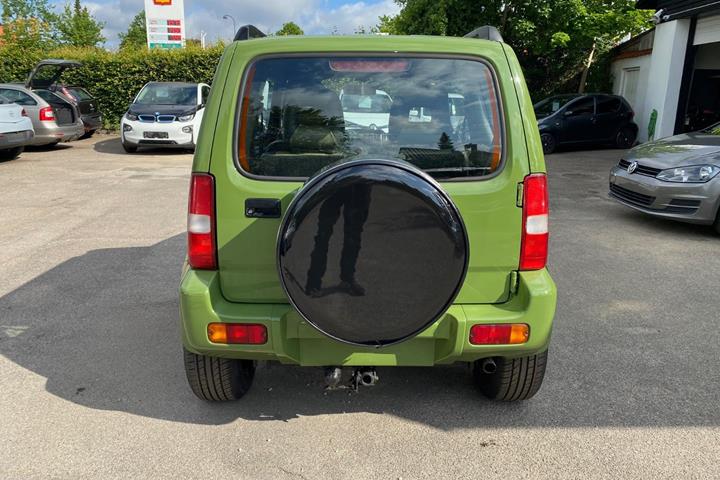 Grøn Suzuki Jimny fra 2006